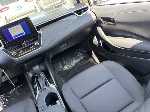 Used 2025 Toyota Corolla LE FWD image 14