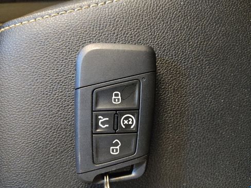 Used 2022 Volkswagen Taos SE w/ Panoramic Sunroof Package AWD/4WD image 32