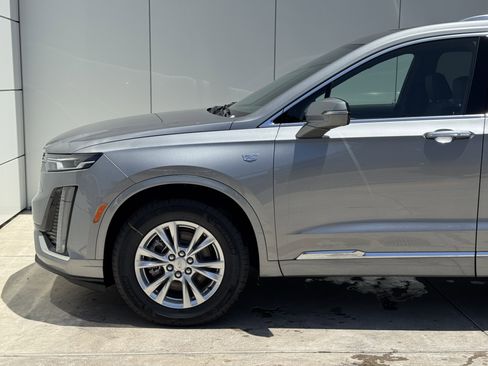 New 2025 Cadillac XT6 Luxury image 5