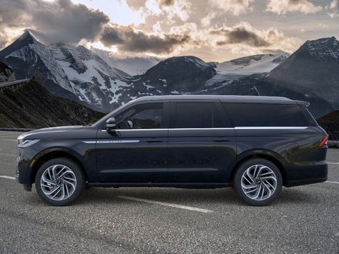 New 2025 Lincoln Navigator L Reserve image 3