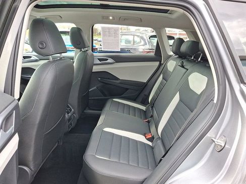 Used 2025 Volkswagen Taos SEL image 10