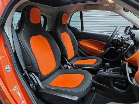 Used 2016 smart fortwo passion RWD image 14
