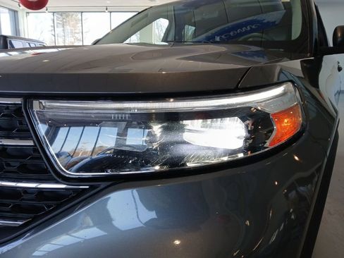 Used 2024 Ford Explorer XLT w/ Equipment Group 202A AWD/4WD image 10
