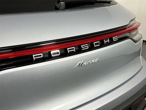 Certified 2026 Porsche Macan AWD/4WD image 17