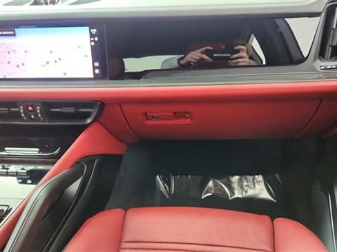 Used 2024 Porsche Cayenne Turbo GT image 40