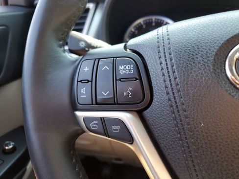 Used 2016 Toyota Highlander XLE AWD/4WD image 23