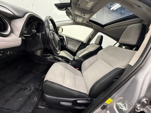 Used 2017 Toyota RAV4 XLE AWD/4WD image 17