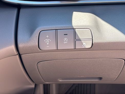 Certified 2025 Hyundai Elantra SE FWD image 33