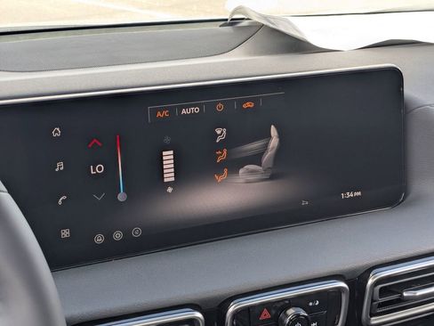 New 2026 Nissan Sentra SR w/ Floor Mat Package FWD image 16