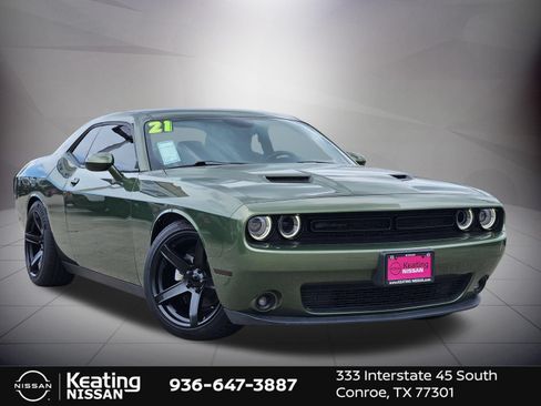 Used 2021 Dodge Challenger SXT w/ Blacktop Package RWD image 3