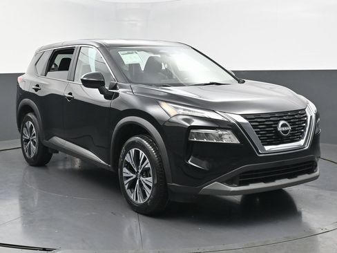 Used 2023 Nissan Rogue SV image 3