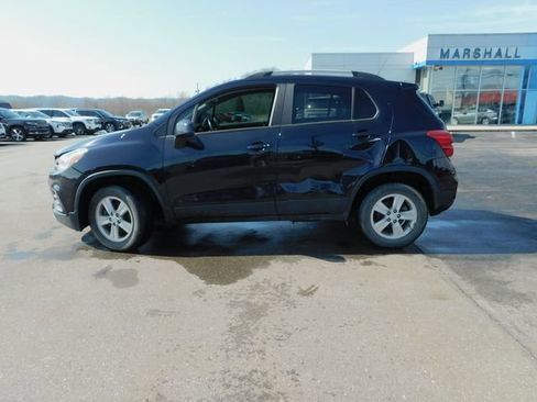 Used 2021 Chevrolet Trax LT w/ LT Convenience Package image 9