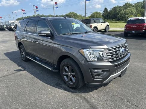 Used 2018 Ford Expedition XLT w/ Equipment Group 202A AWD/4WD image 11