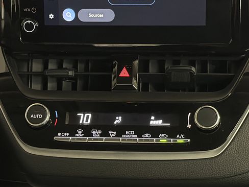 Used 2025 Toyota Corolla LE w/ LE Premium Package FWD image 15