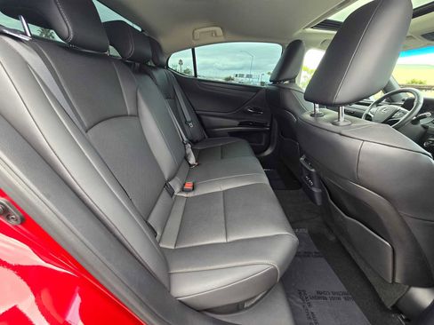 Used 2025 Lexus ES 300h w/ Premium Package FWD image 12