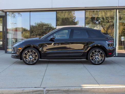 Certified 2026 Porsche Macan AWD/4WD image 2