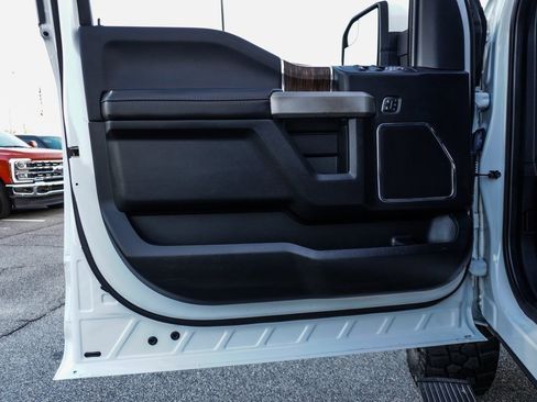 Used 2019 Ford F150 Lariat w/ Trailer Tow Package image 18