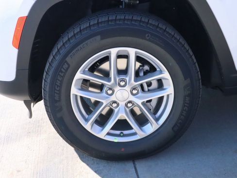 New 2025 Jeep Grand Cherokee Laredo X image 17