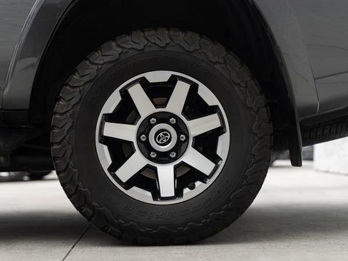 Used 2021 Toyota 4Runner TRD Off-Road AWD/4WD image 20