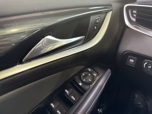 Used 2019 Buick Enclave Essence image 31