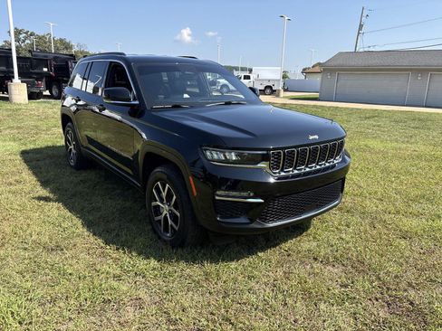 Used 2024 Jeep Grand Cherokee Limited w/ Trailer Tow Package AWD/4WD image 3