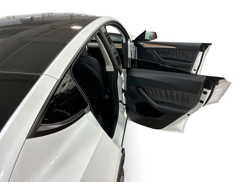 Certified 2023 Tesla Model Y Long Range AWD/4WD image 12