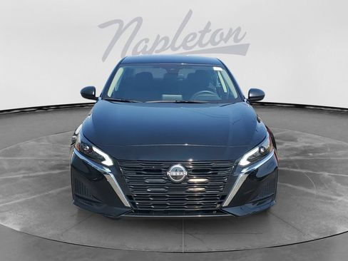 Used 2025 Nissan Altima 2.5 SV FWD image 2