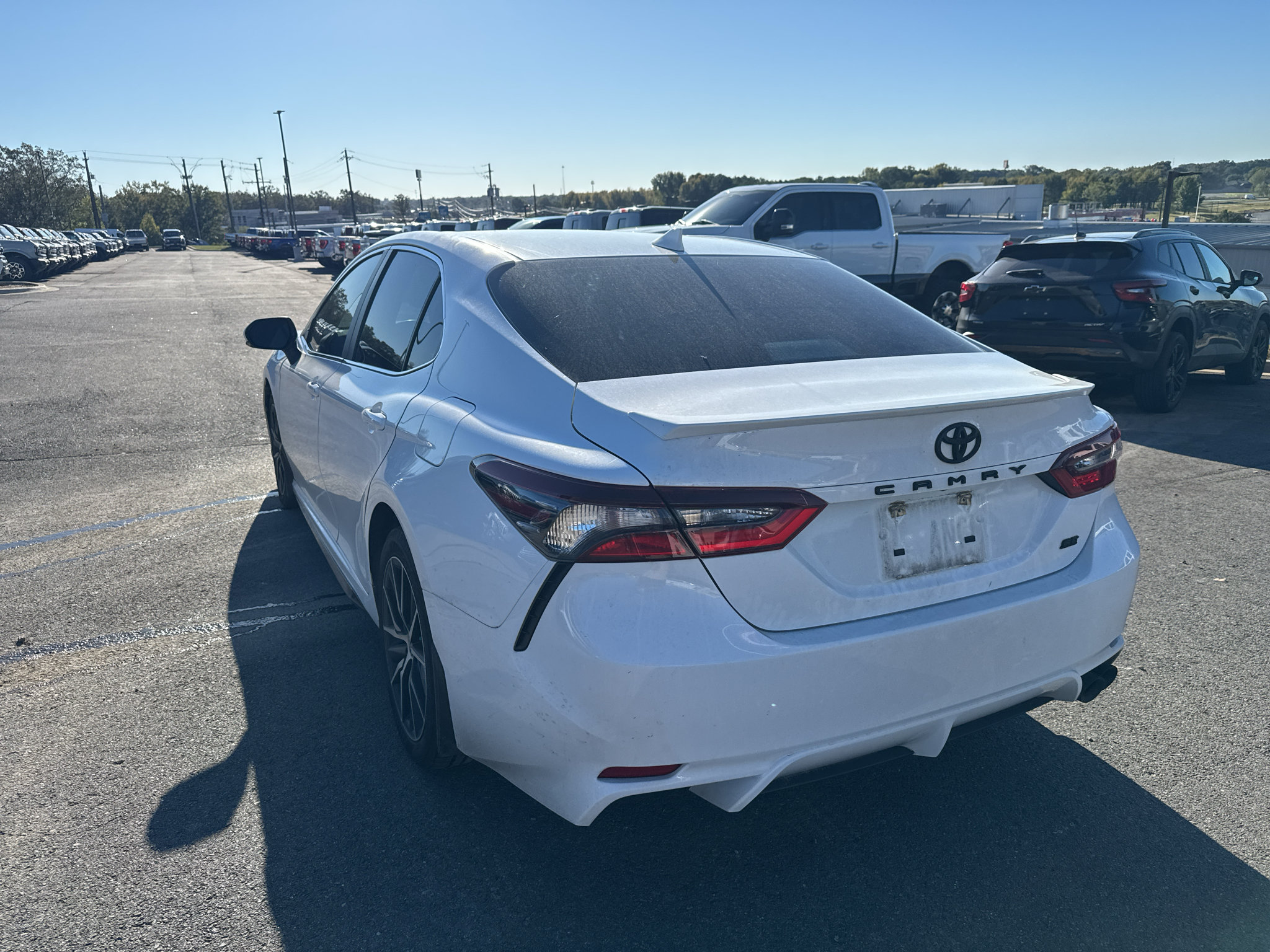 Used 2023 Toyota Camry SE w/ Convenience Package FWD image 7