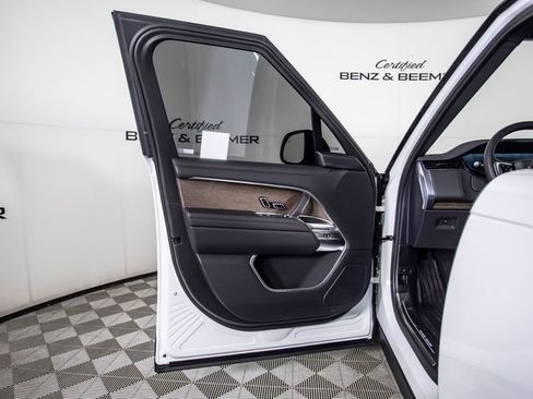 Used 2025 Land Rover Range Rover SE image 15