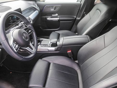 Used 2022 Mercedes-Benz GLB 250 4MATIC image 5