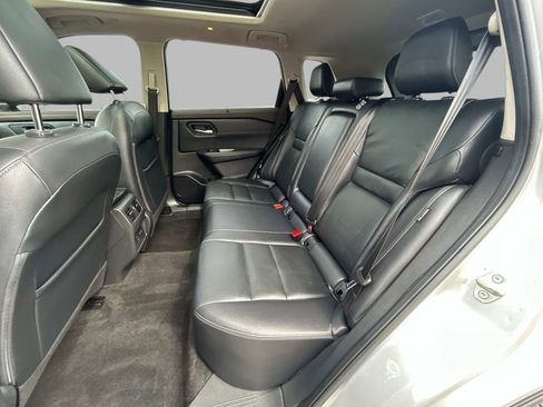 Used 2022 Nissan Rogue SL w/ SL Premium Package image 14