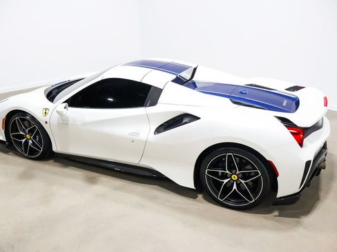 Used 2020 Ferrari 488 Pista Spider RWD image 22