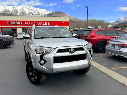 Used 2018 Toyota 4Runner SR5 Premium image 2
