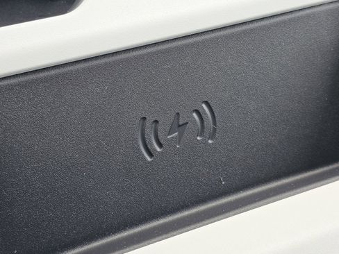 New 2026 Land Rover Defender 110 X-Dynamic SE image 9