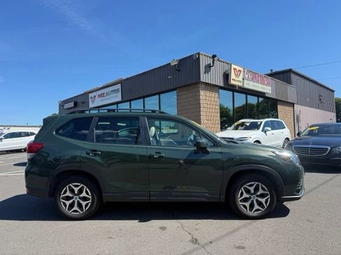 Used 2022 Subaru Forester Premium AWD/4WD image 4
