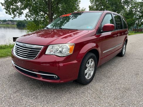 Used 2012 Chrysler Town & Country Touring w/ Entertainment Group #1 FWD image 1