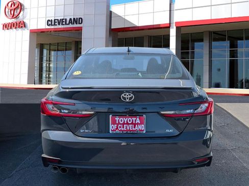 Used 2025 Toyota Camry SE FWD image 5