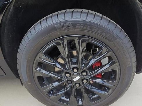 Used 2025 Cadillac XT5 Sportv w/ LPO, Onyx Lite Package AWD/4WD image 4