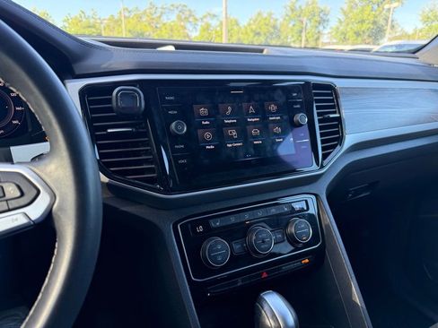 Used 2022 Volkswagen Atlas Cross Sport SE image 24
