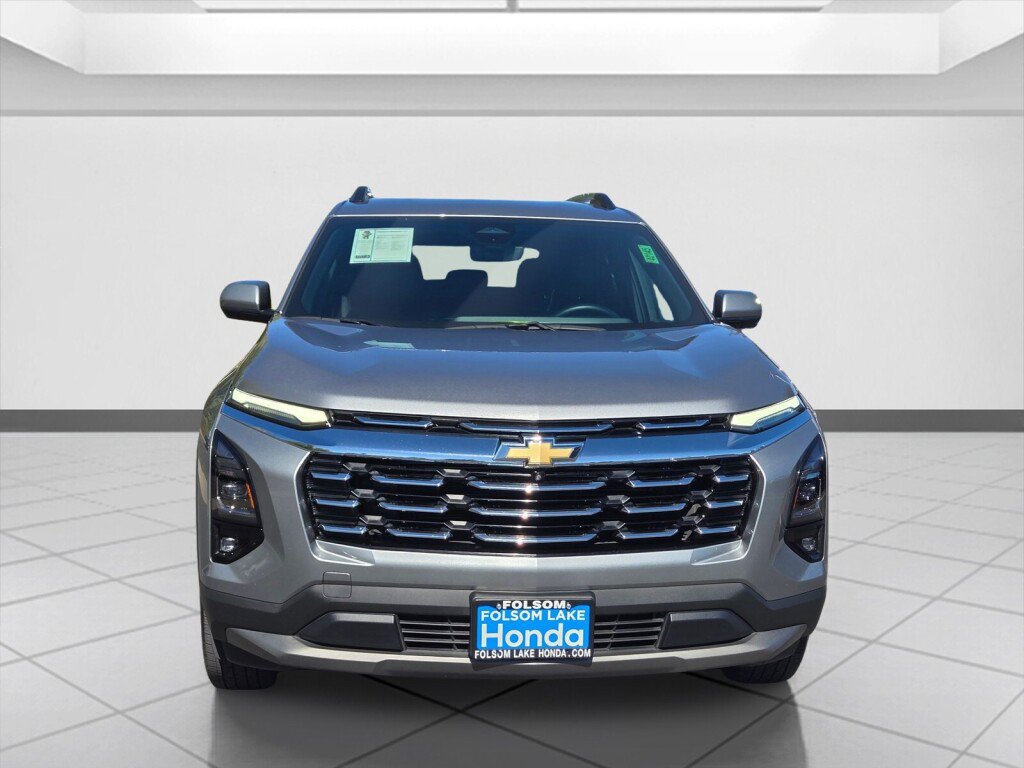 Used 2025 Chevrolet Equinox LT w/ Convenience Package II FWD image 2