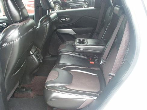 Used 2018 Jeep Cherokee Latitude Plus AWD/4WD image 8