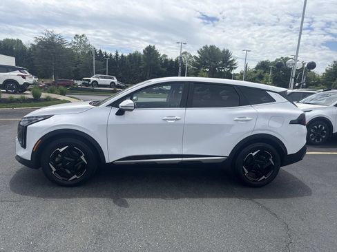 Used 2026 Kia Sportage EX FWD image 2