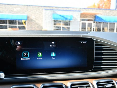 Used 2025 Mercedes-Benz GLS 450 4MATIC image 23