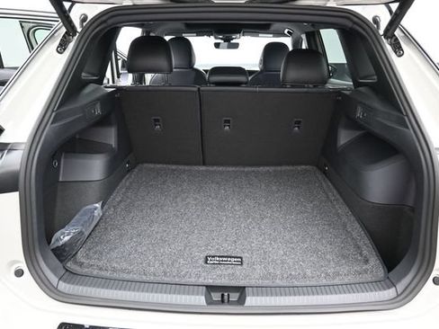 New 2026 Volkswagen Tiguan SE R-Line AWD/4WD image 12
