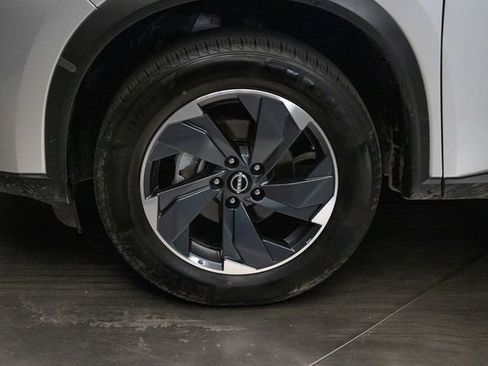 Used 2024 Nissan Rogue SV image 8