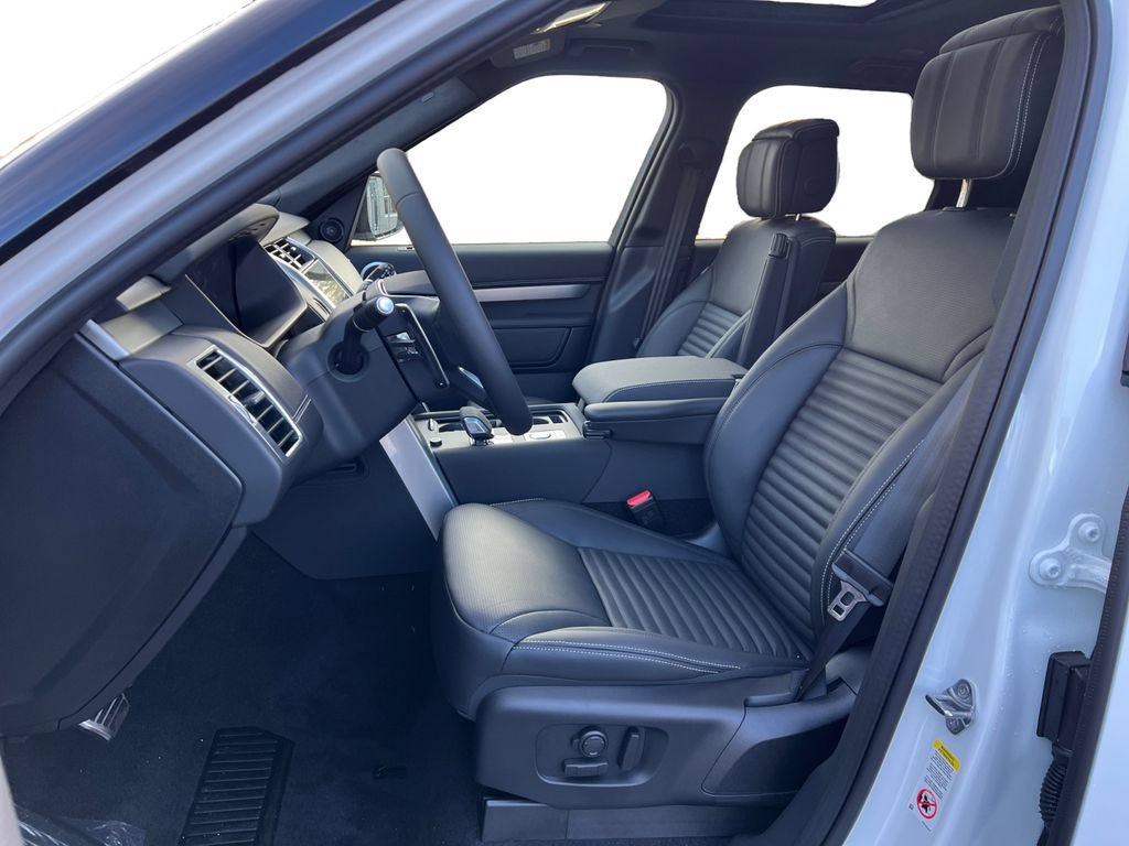 New 2025 Land Rover Discovery Dynamic SE AWD/4WD image 13