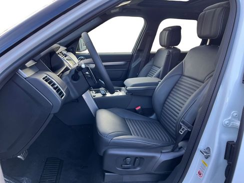 New 2025 Land Rover Discovery Dynamic SE image 13