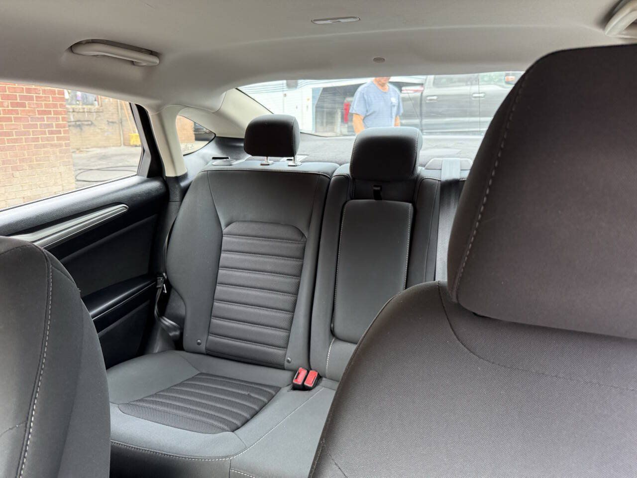 Used 2019 Ford Fusion SE FWD image 10