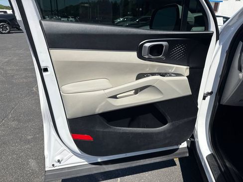 Used 2025 Kia Sorento S FWD image 11