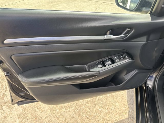 Used 2023 Nissan Altima 2.5 SV FWD image 24